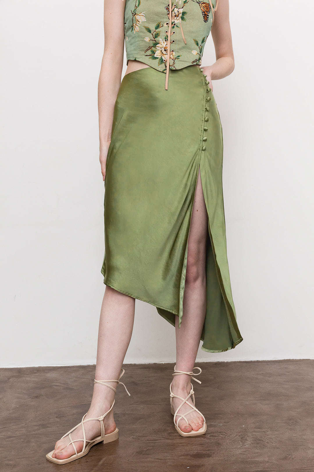 "Asymmetric Hem Split Button Decor Skirt"