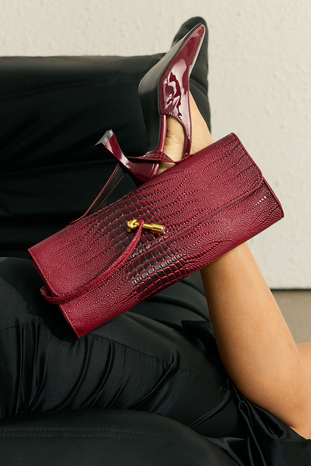 "Crocodile Skin Pattern Faux Leather Clutch Bag"