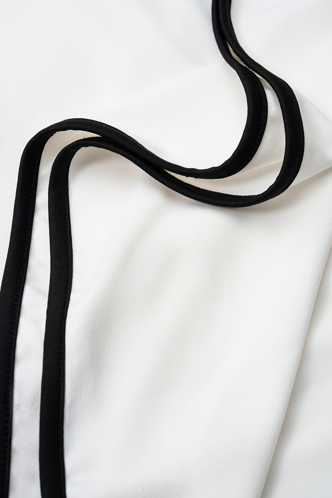 "Contrast Trim Cut-Out Halter Neck Tie-Up Top And Asymmetrical Ruched Skirt Set"