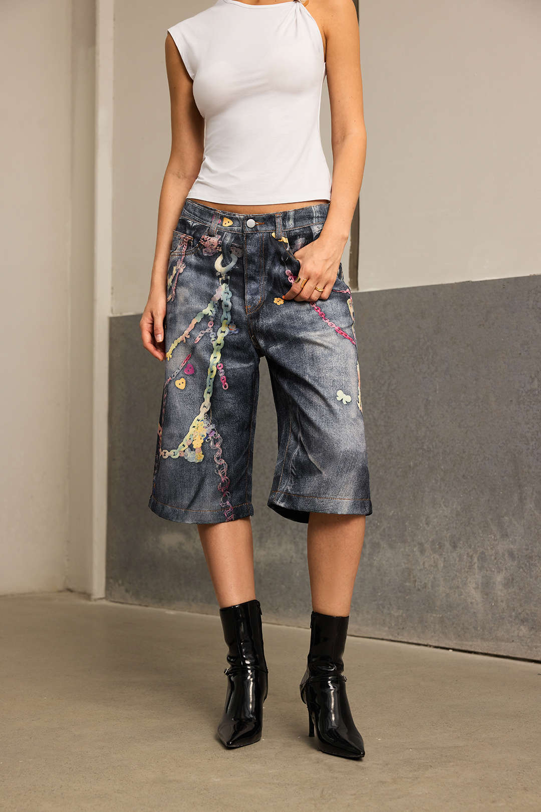 "Chain Print Wide Leg Shorts"