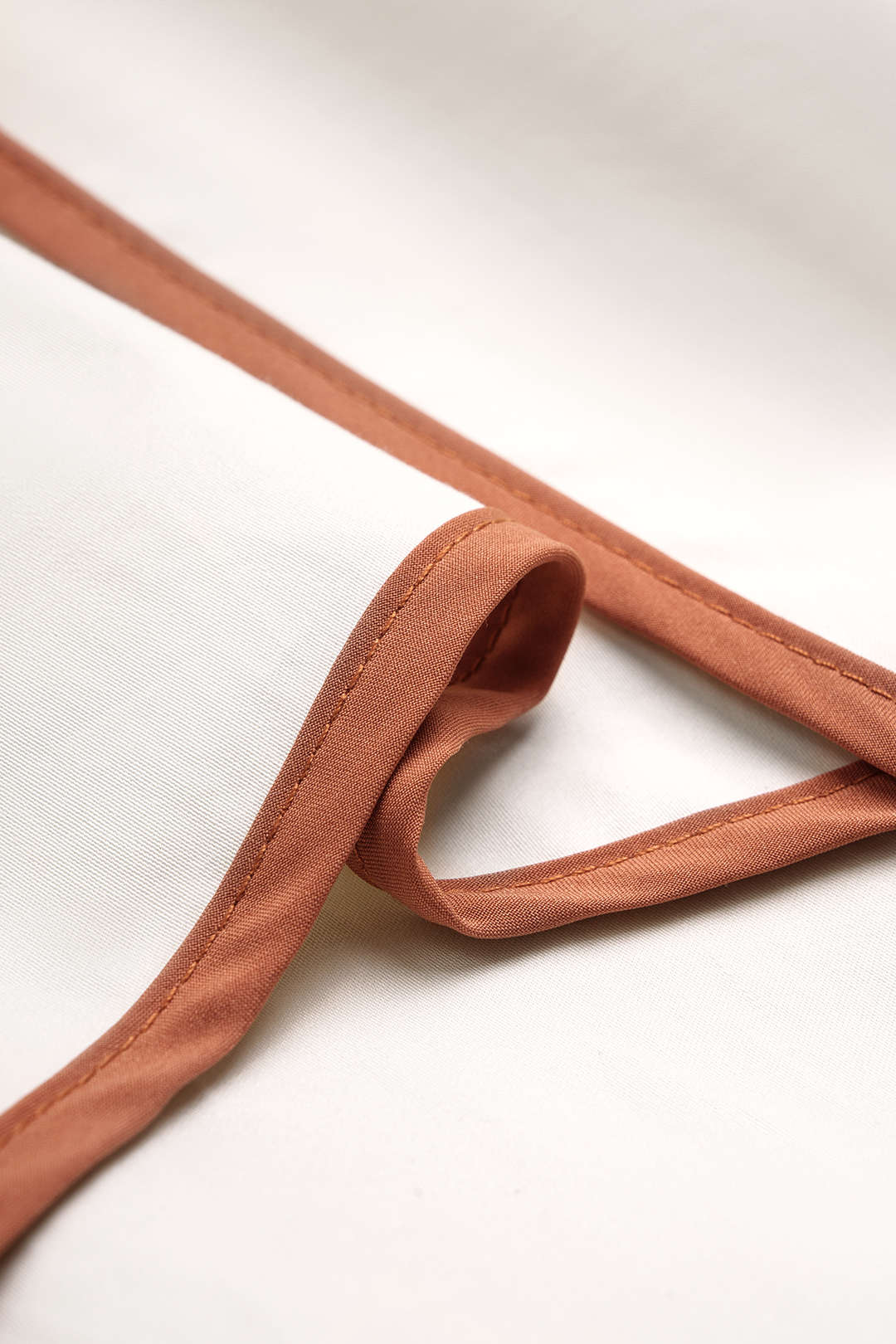"Contrast BInding Ruched Knotted Skirt"