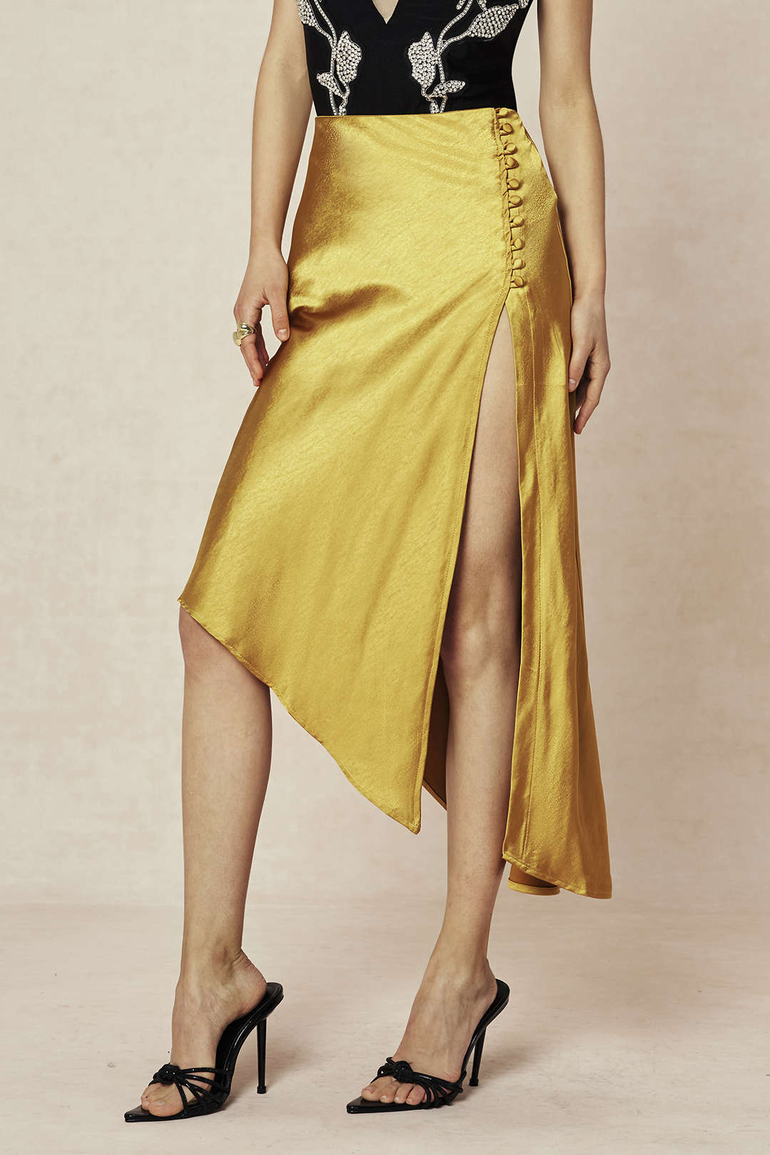 "Asymmetric Hem Split Button Decor Skirt"