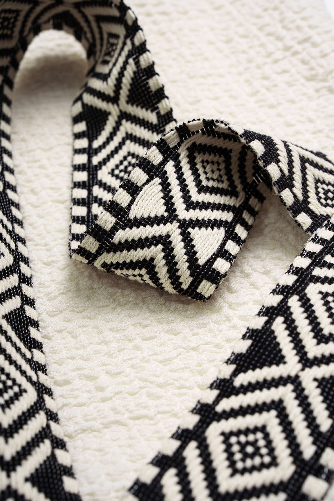 "Contrast Trim Patchwork Textured Knotted Tank Top"