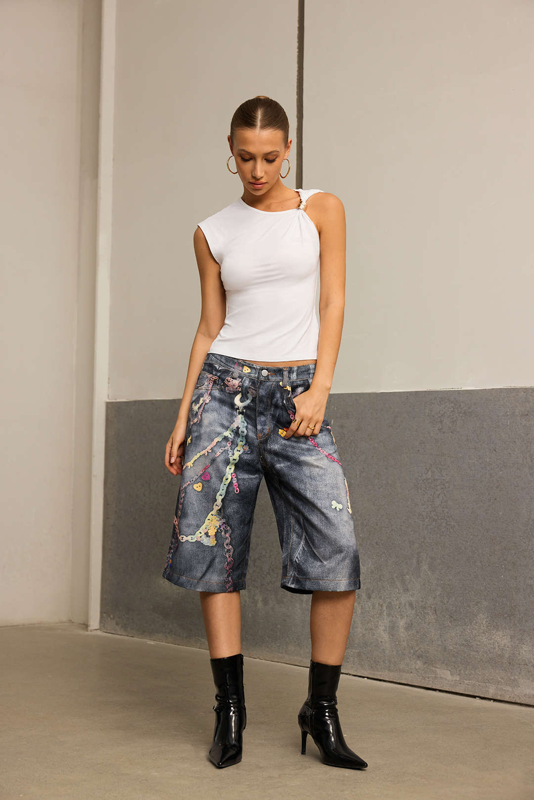 "Chain Print Wide Leg Shorts"