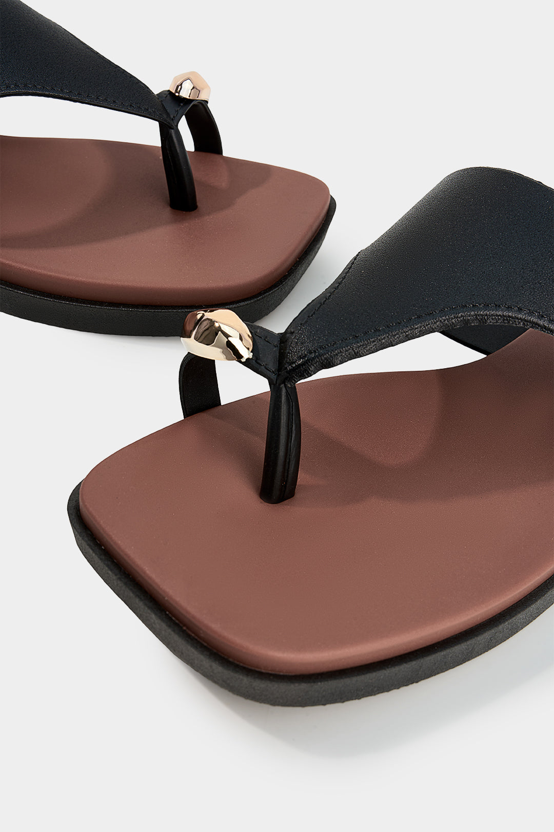 "Contrast Leather Metallic Square Toe Sandals"