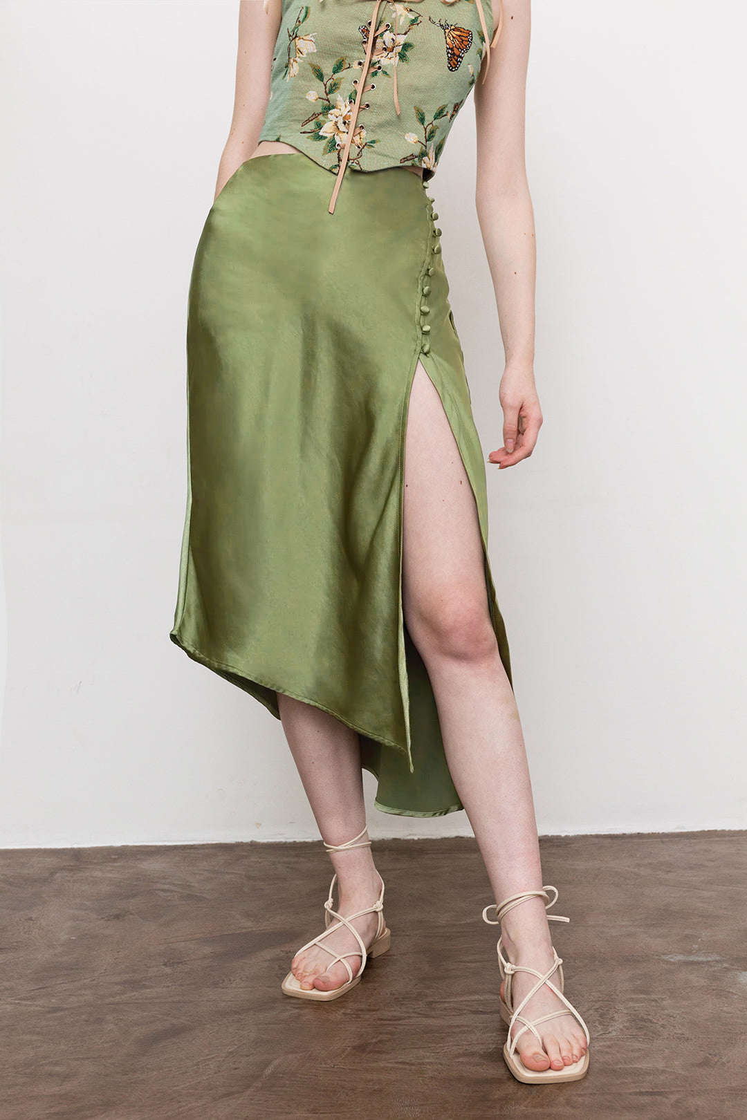 "Asymmetric Hem Split Button Decor Skirt"