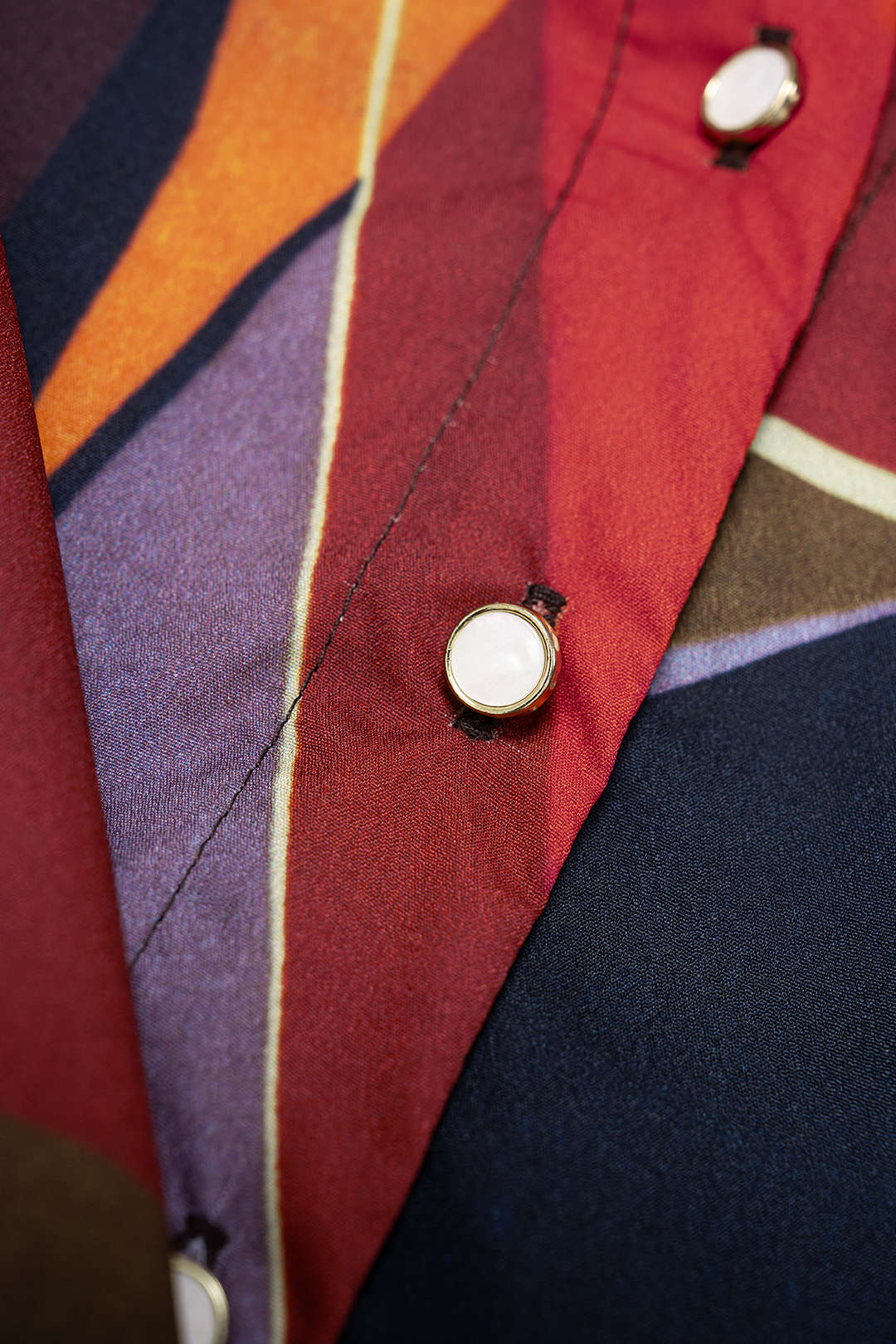 "Contrast Geometric Print Button Ruched Long-Sleeve Shirt"