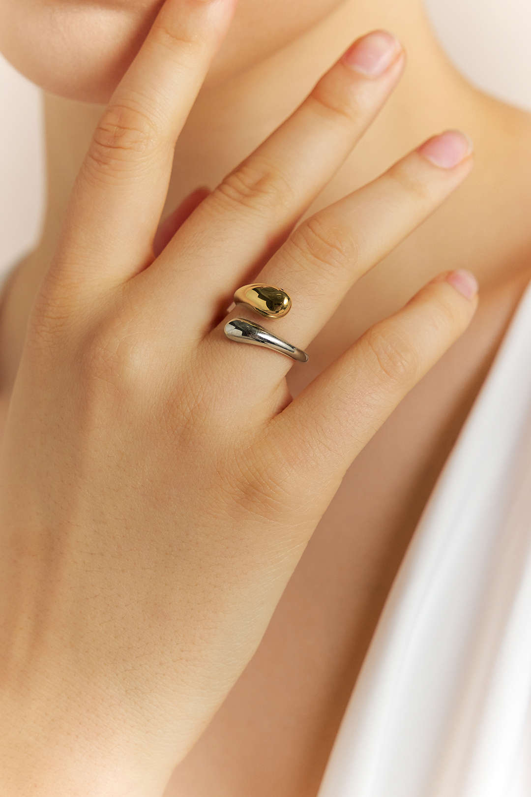"Contrast Open Ring"