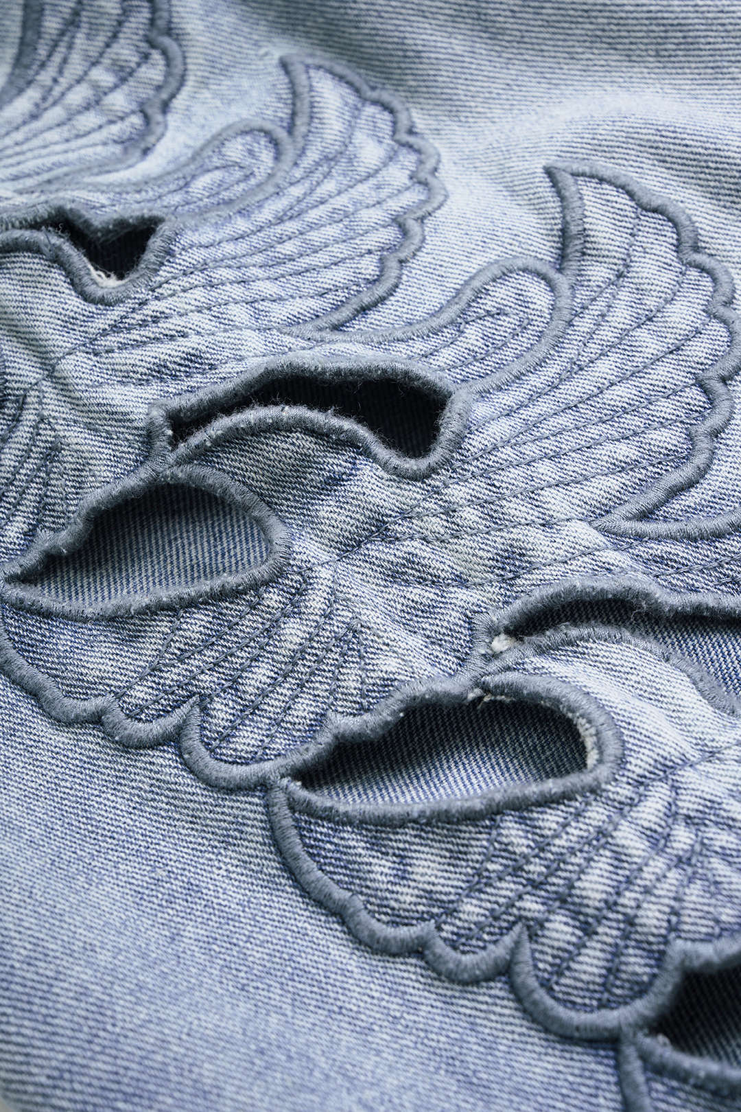 "Denim Cut Out Bird Applique Pocket Jeans"