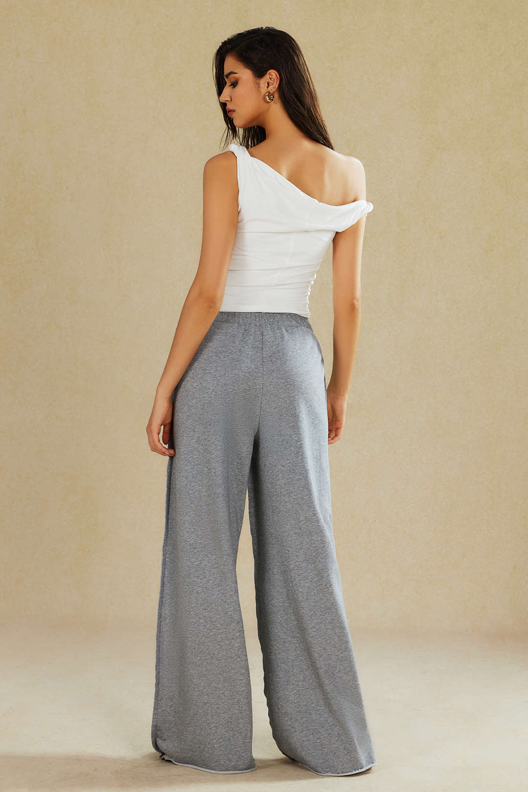 "Basic Asymmetrical Twist Sleeveless Top"