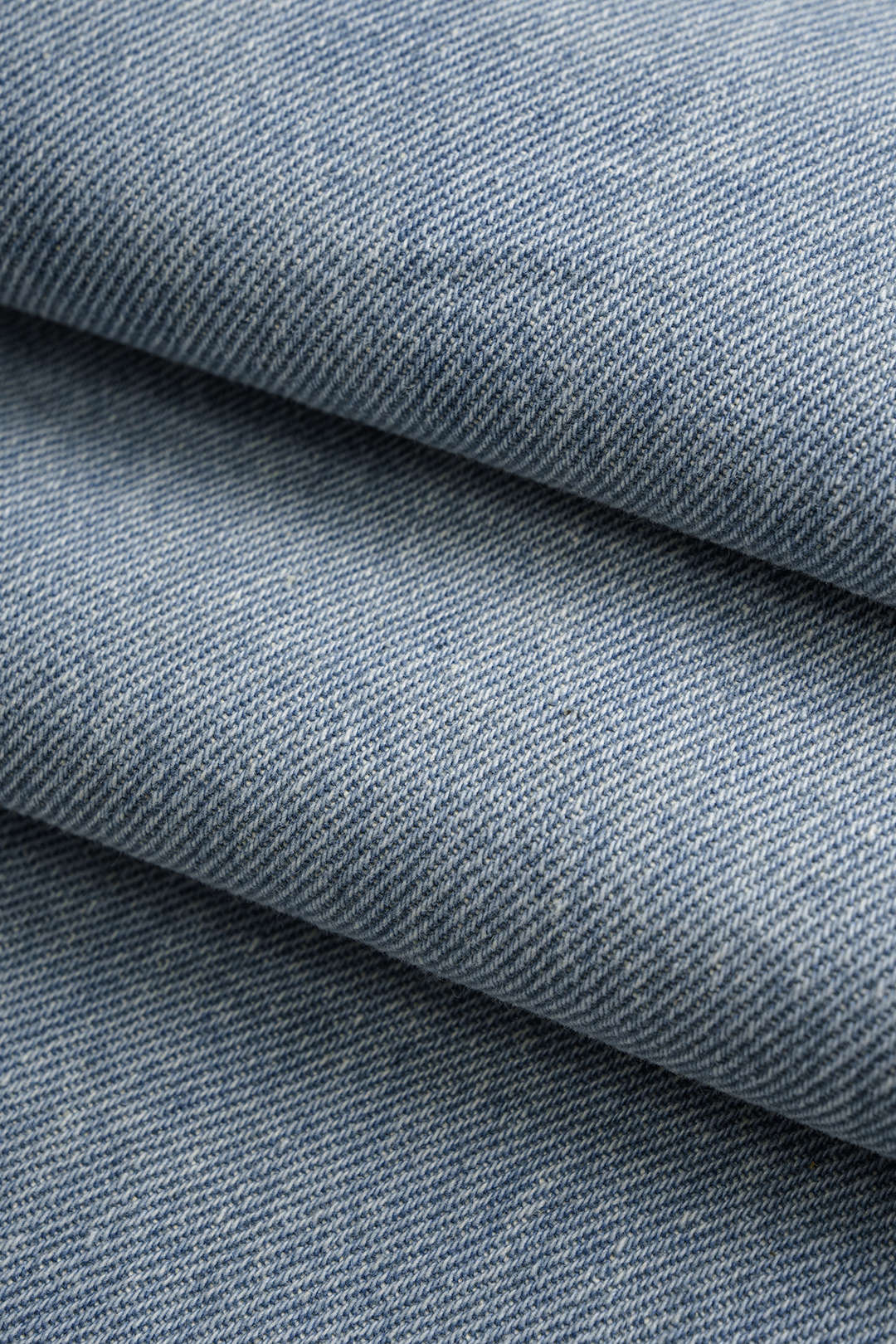 "Denim Frayed Pocket Barrel Jeans"