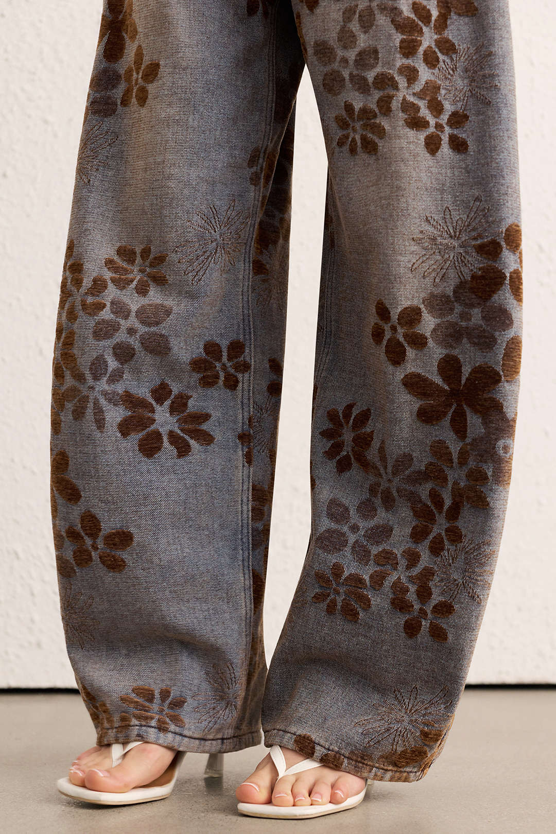 "Denim Floral Print High-Waist Pocket Jeans"