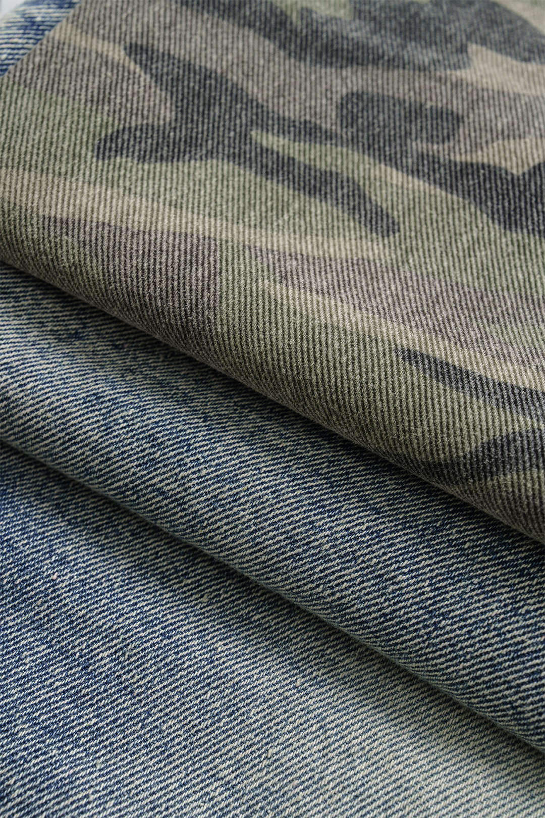 "Camo Print Denim Patchwork Button Pocket Jeans"