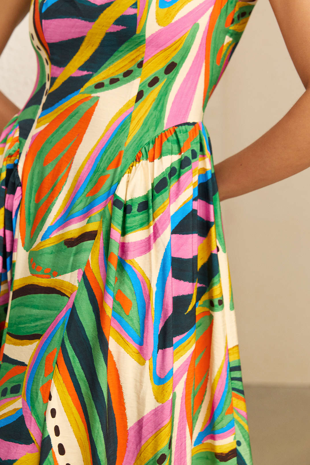 "Abstract Print Ruched Sleeveless Maxi Dress"