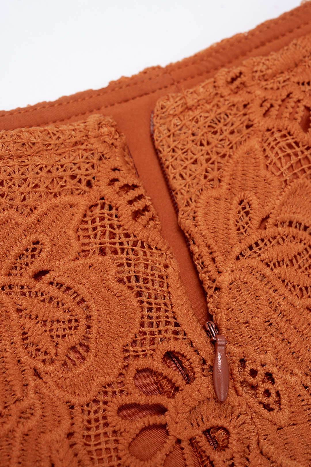 "Cut Out Tie-Up Scalloped Hem Shorts"