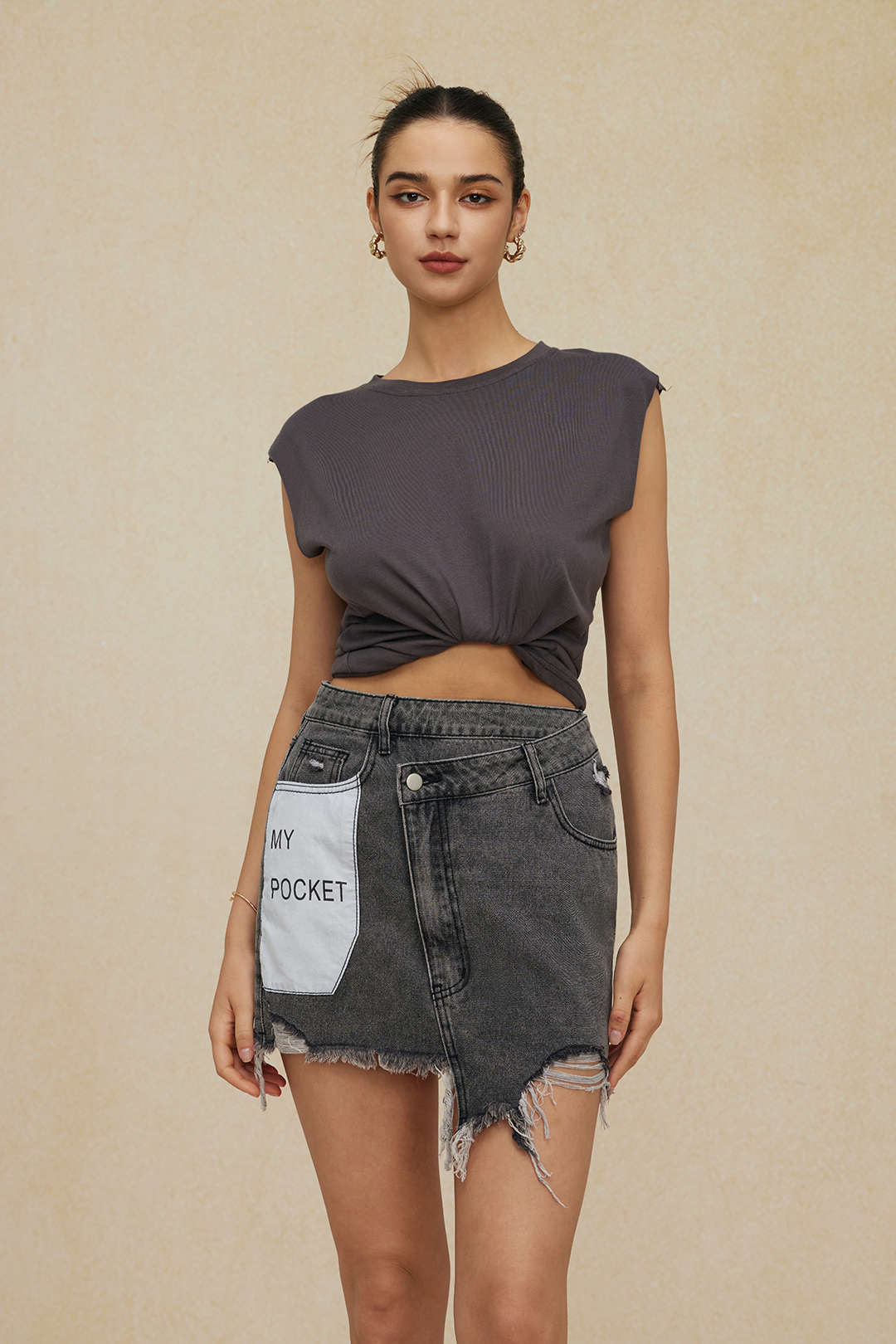 "Basic Solid Sleeveless T-shirt"