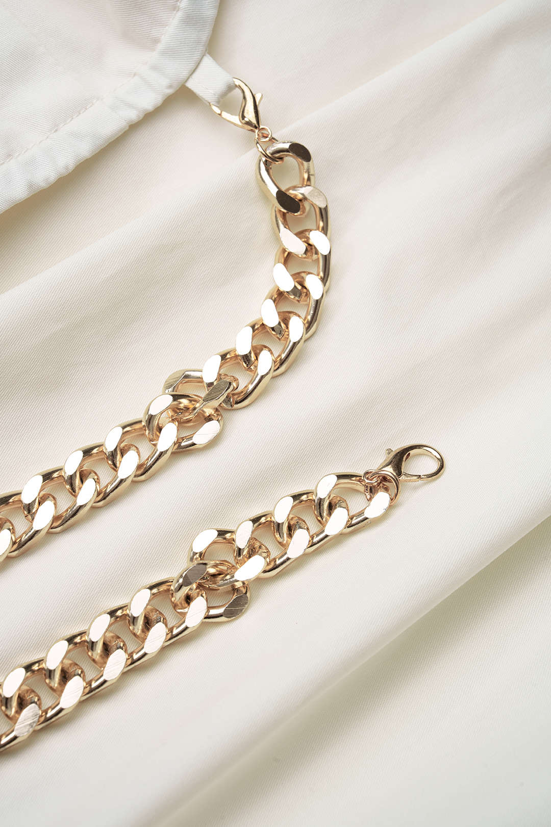 "Contrast Knotted Metallic Chain Cami Top And Ruched Skirt Set"