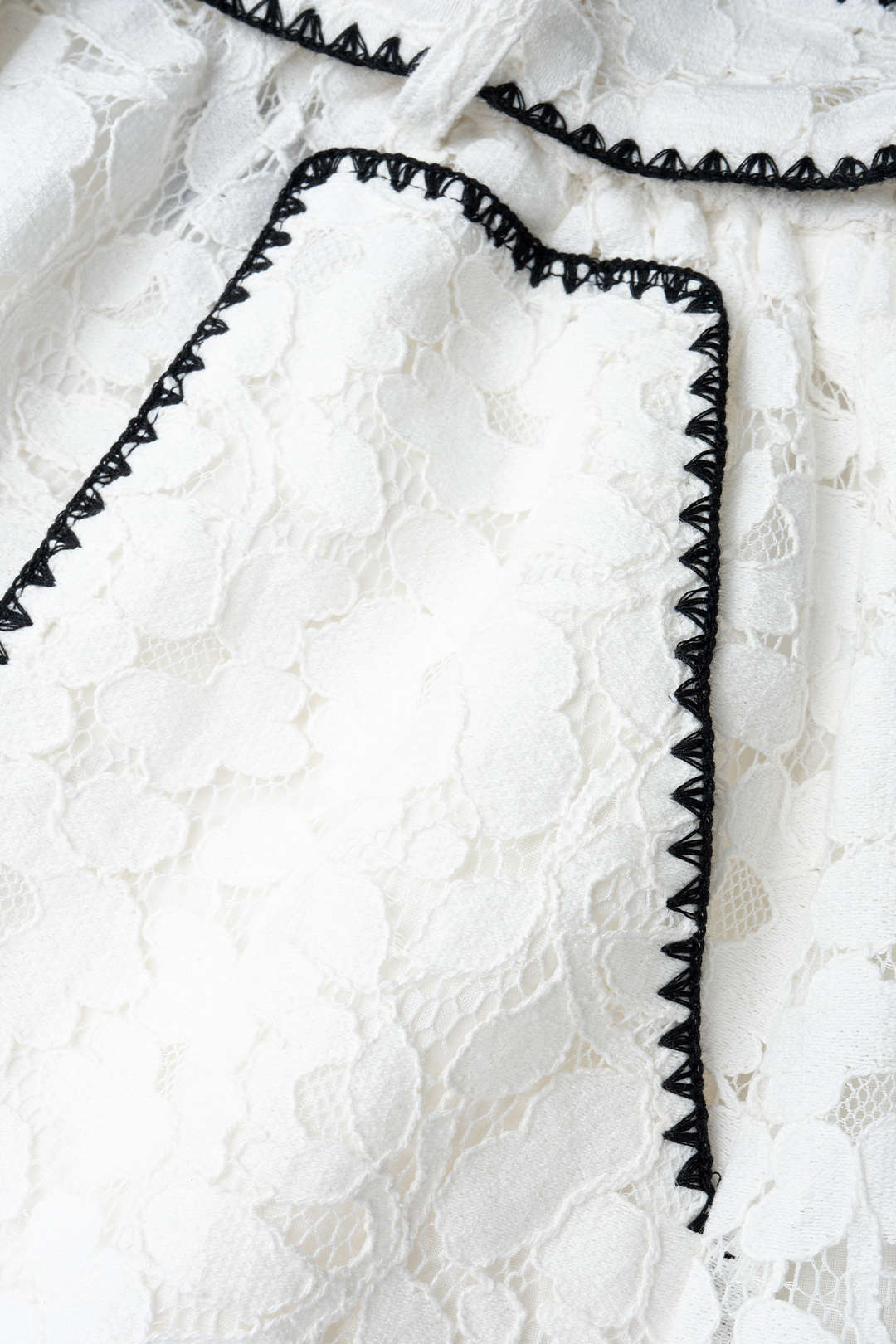 "Contrast Whipstitching Lace Tie-Up Wide Leg Shorts"