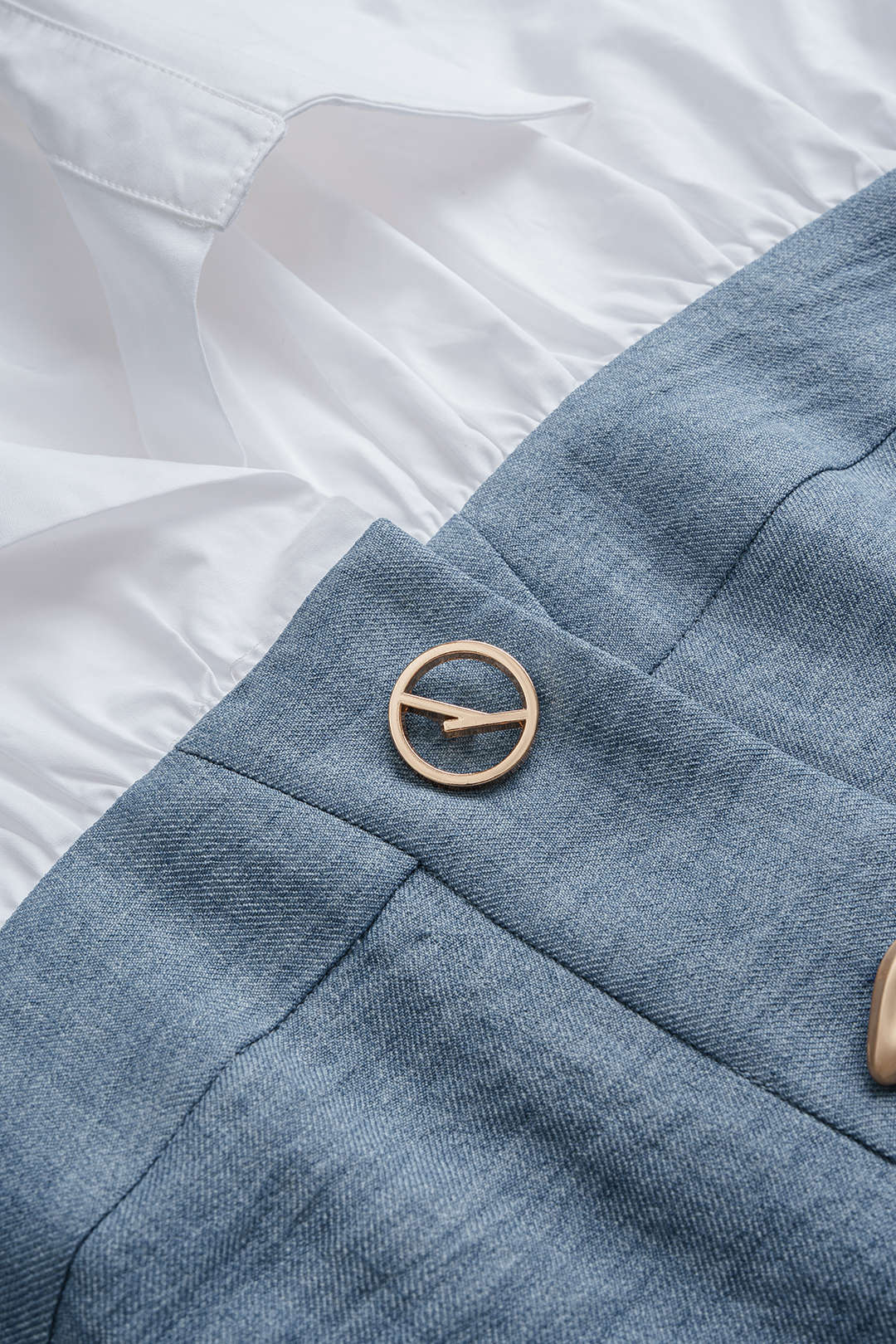 "Contrast Irregular Button Lapel Short Sleeve Top"
