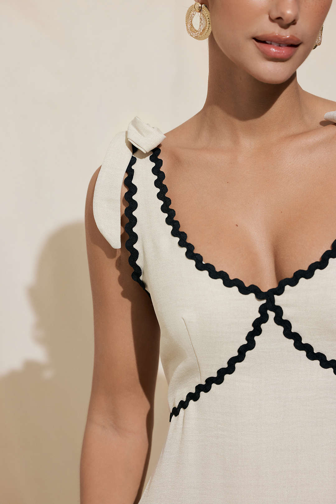 "Contrast Binding Tie-Up Backless Sleeveless Midi Dress"
